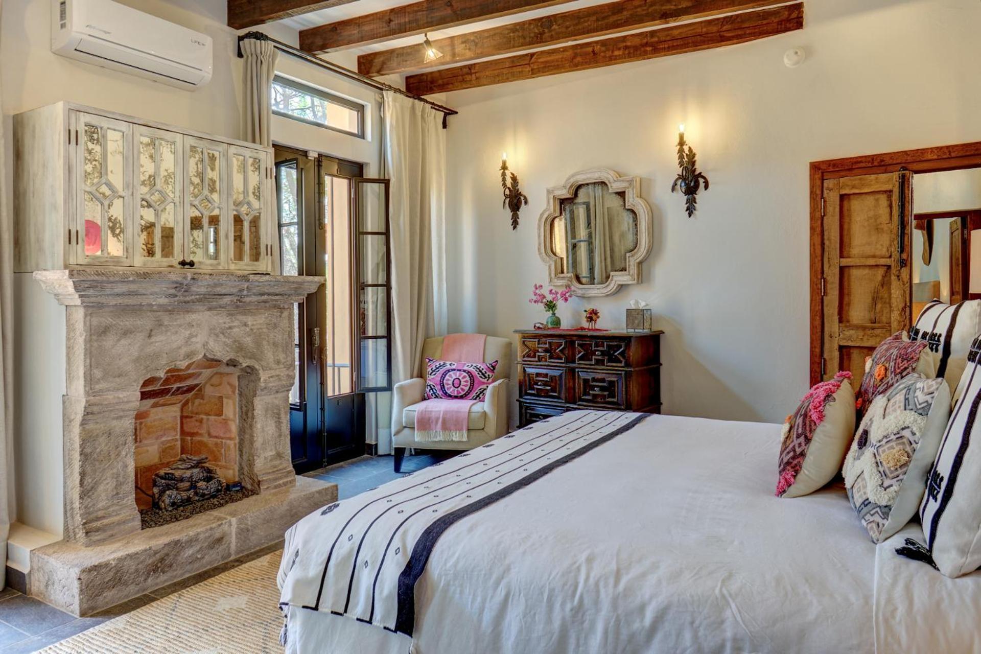 Casa Zaca, 3br Centro With Rooftop & Garden Villa