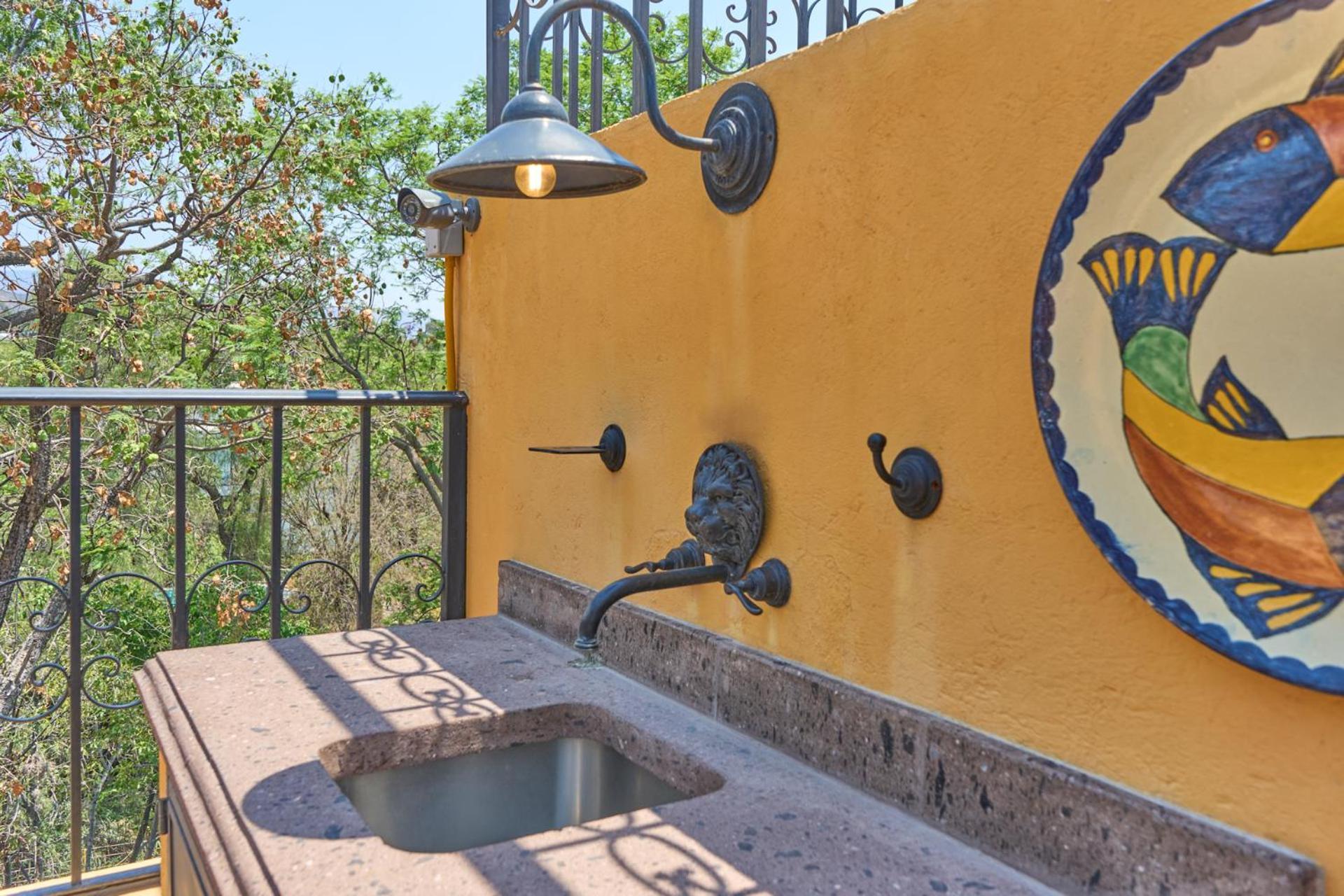 Casa Zaca, 3br Centro With Rooftop & Garden *