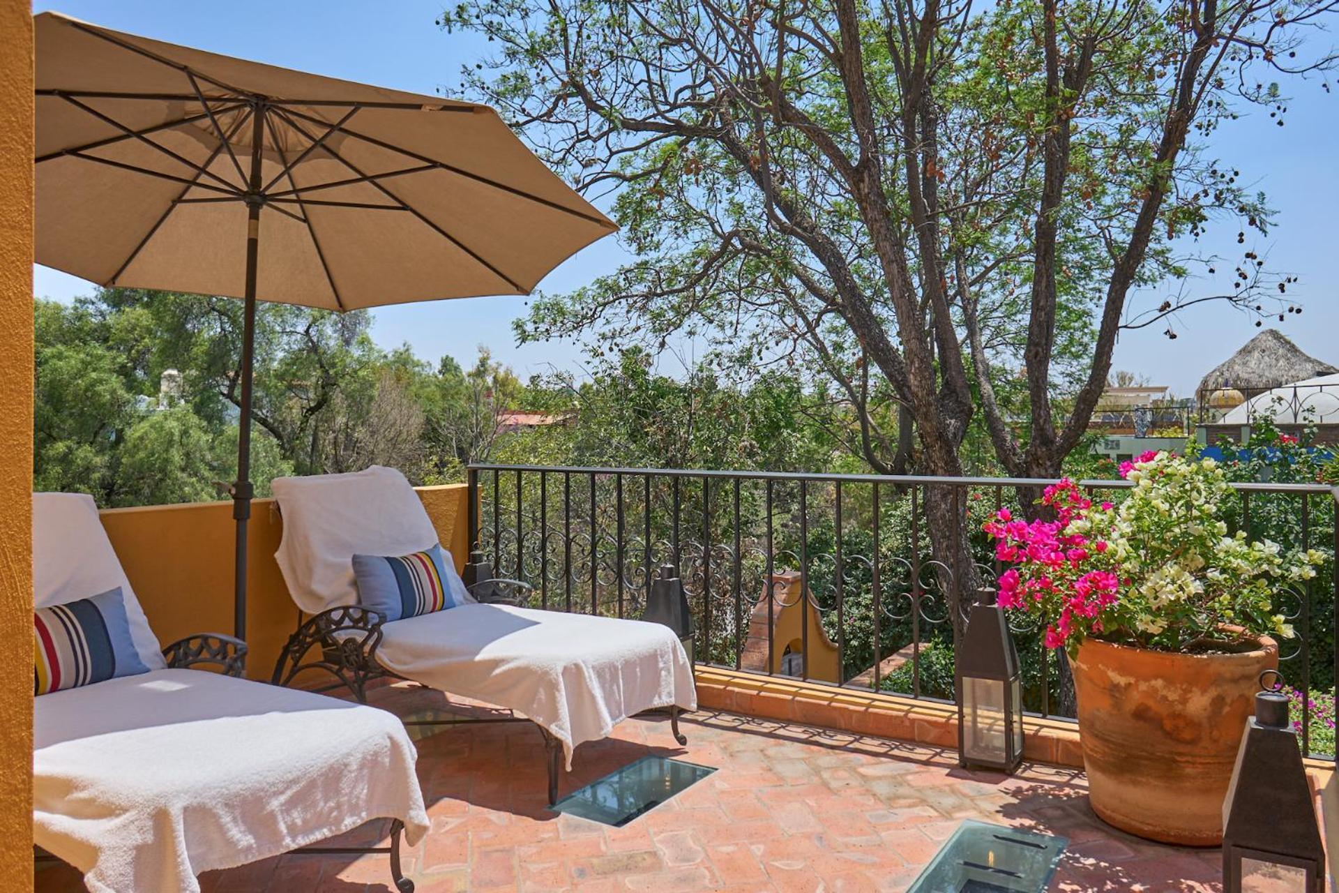Casa Zaca, 3br Centro With Rooftop & Garden Villa
