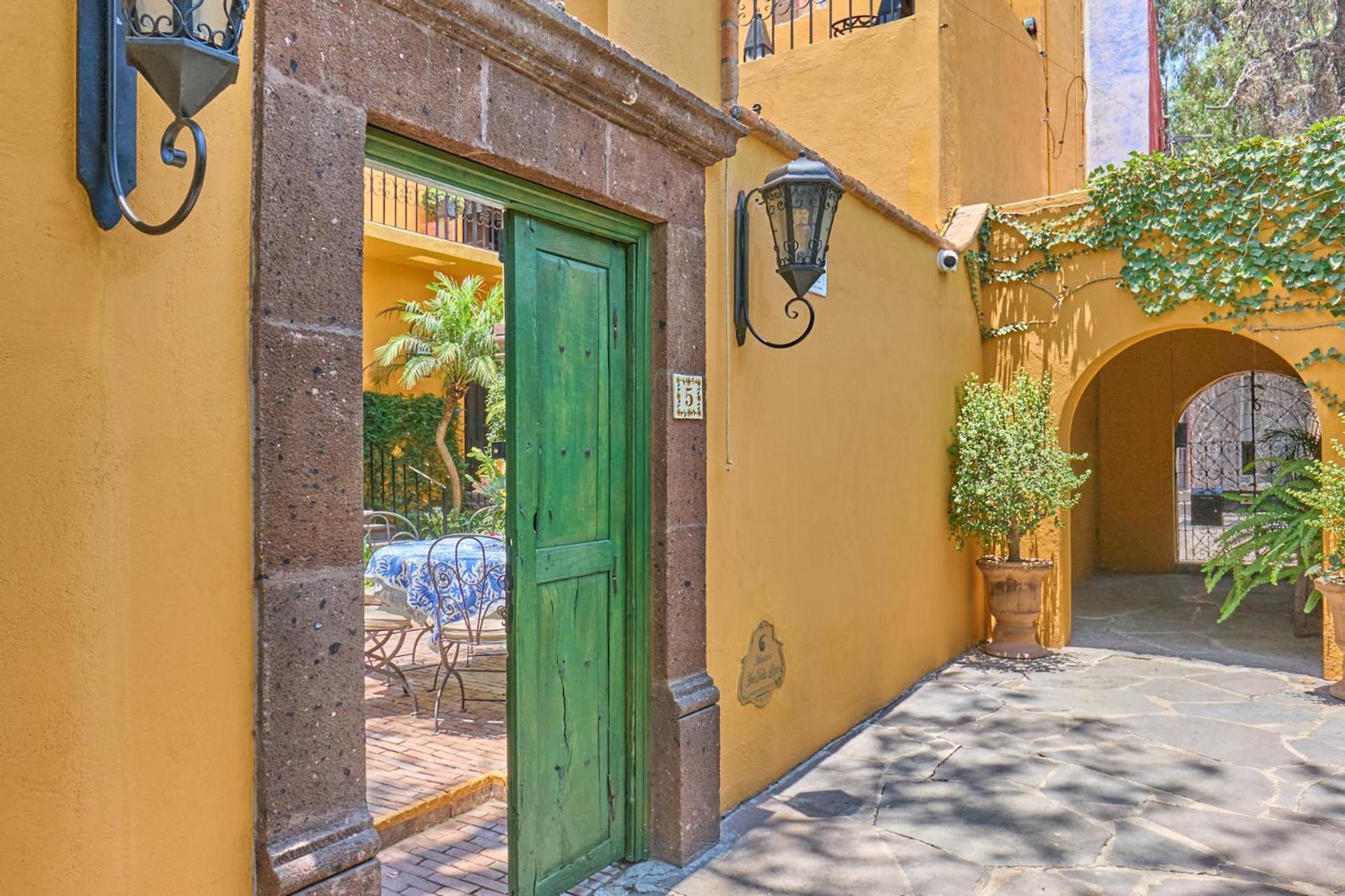 Casa Zaca, 3br Centro With Rooftop & Garden